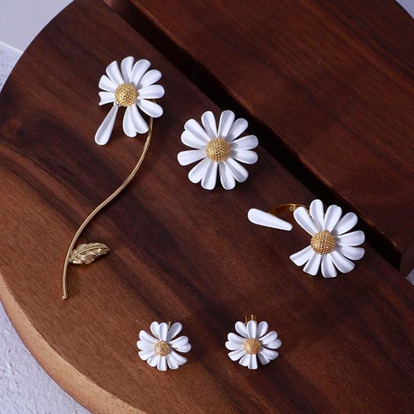 bangle 2021 accessories irregular daisy flower stud earrings ring buckle bracelet for woman simple style gift jewelry, Black